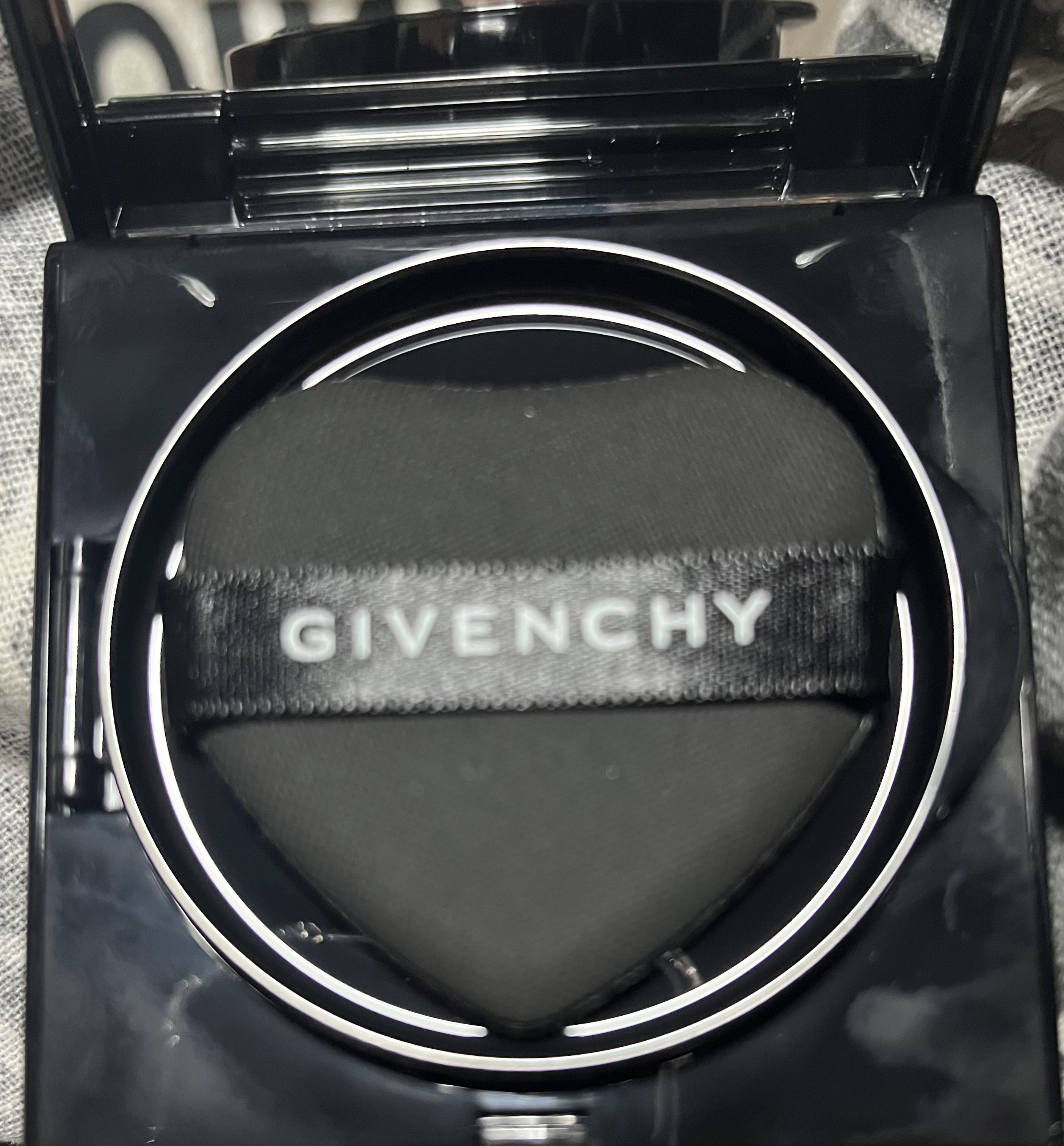 プリズム・リーブル・スキンケアリング・グロウ・クッション/GIVENCHY/クッションファンデーションを使ったクチコミ（3枚目）