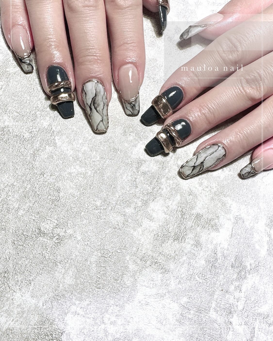 #フレンチネイル,#ネイル,#アートネイル,#秋ネイル,#ミラーアートネイル,#黒フレンチネイル,#フレンチネイル,#黒ネイル,#ブラックネイル,#手書きアートネイル,#ミラーアートネイル,#パーツネイル,#大理石ネイル,#リングネイル,#天王寺ネイルのネイルデザイン