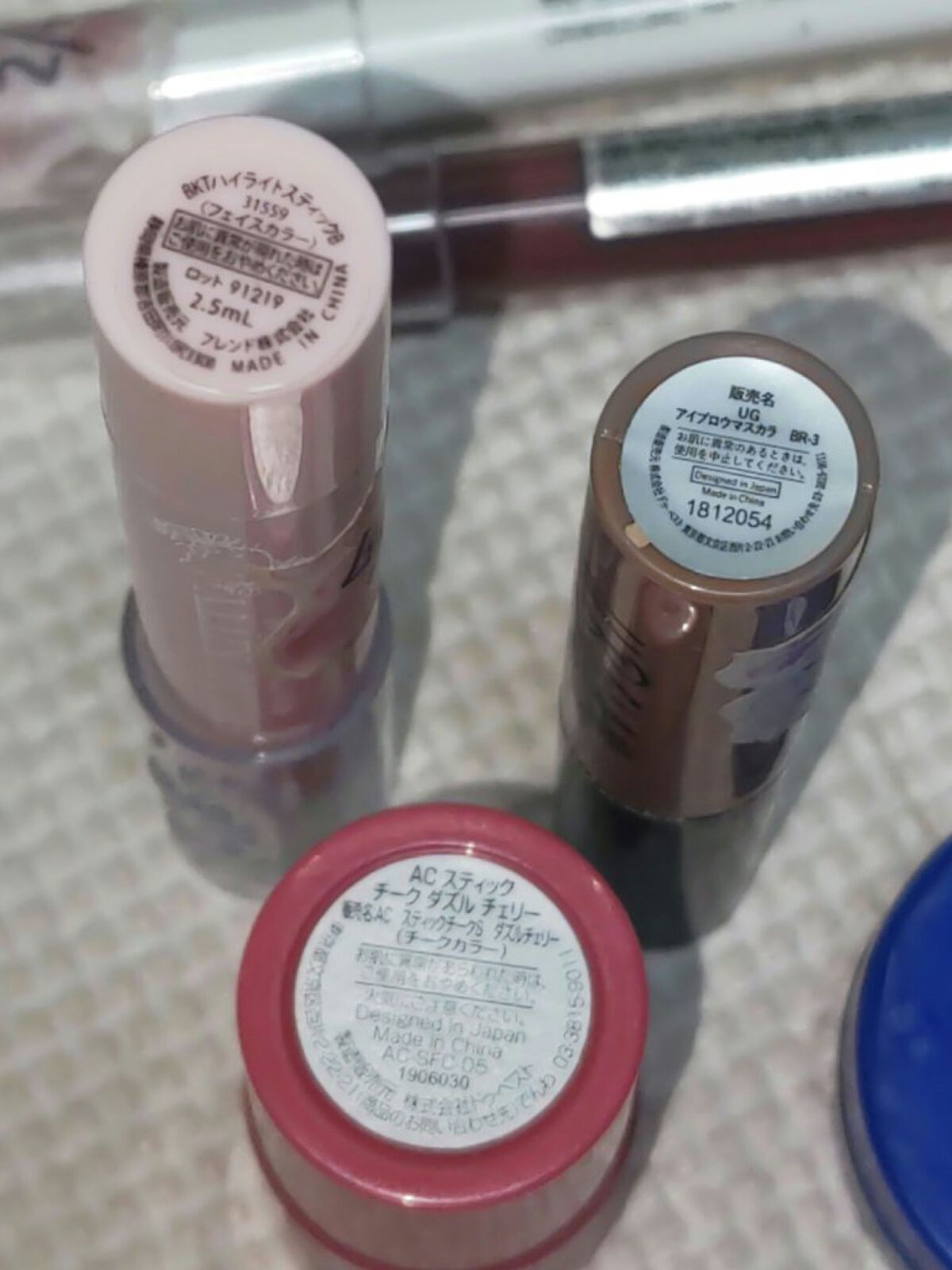 Blooming Kitty ハイライトスティック/DAISO/スティックハイライトを使ったクチコミ（2枚目）