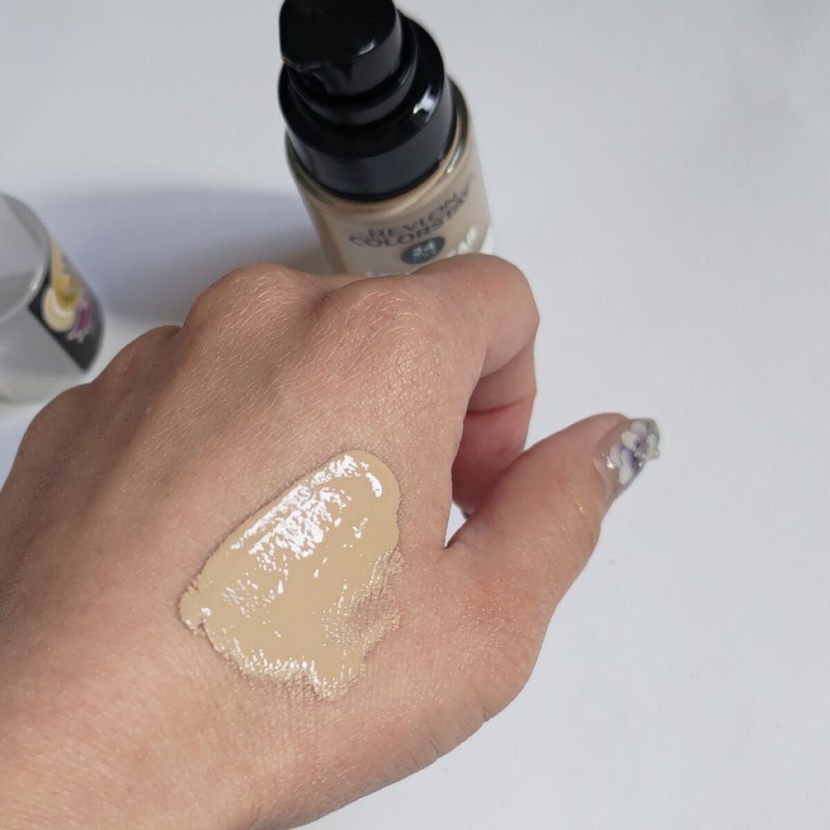 カラーステイ ロングウェア メイクアップ/REVLON/リキッドファンデーションを使ったクチコミ(4枚目)