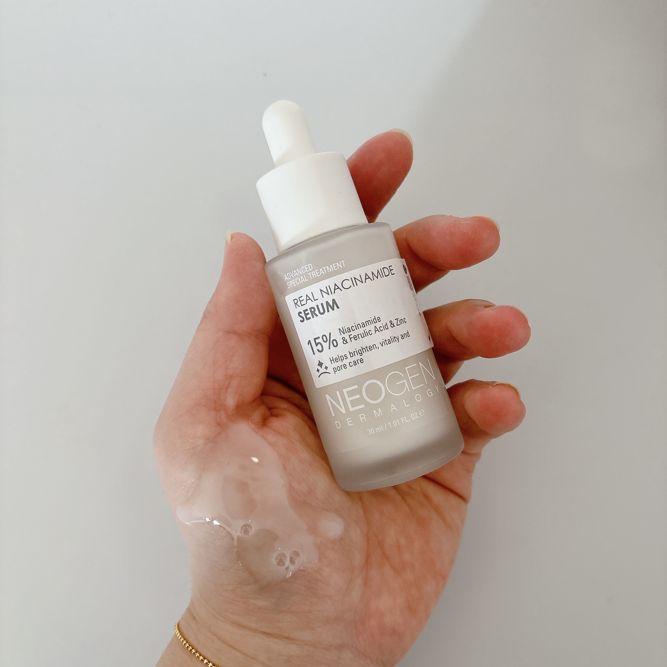 #PR NEOGENのリアルナイアシンアミドセラムを頂いて使ってみました！#提供

ナイアシンアミドがくすんだ肌のトーンを整えて
広がった毛穴をケア♥

透明感のある肌に！

しっとりとしていてベタつかず使いやすいです！

トーンアップした