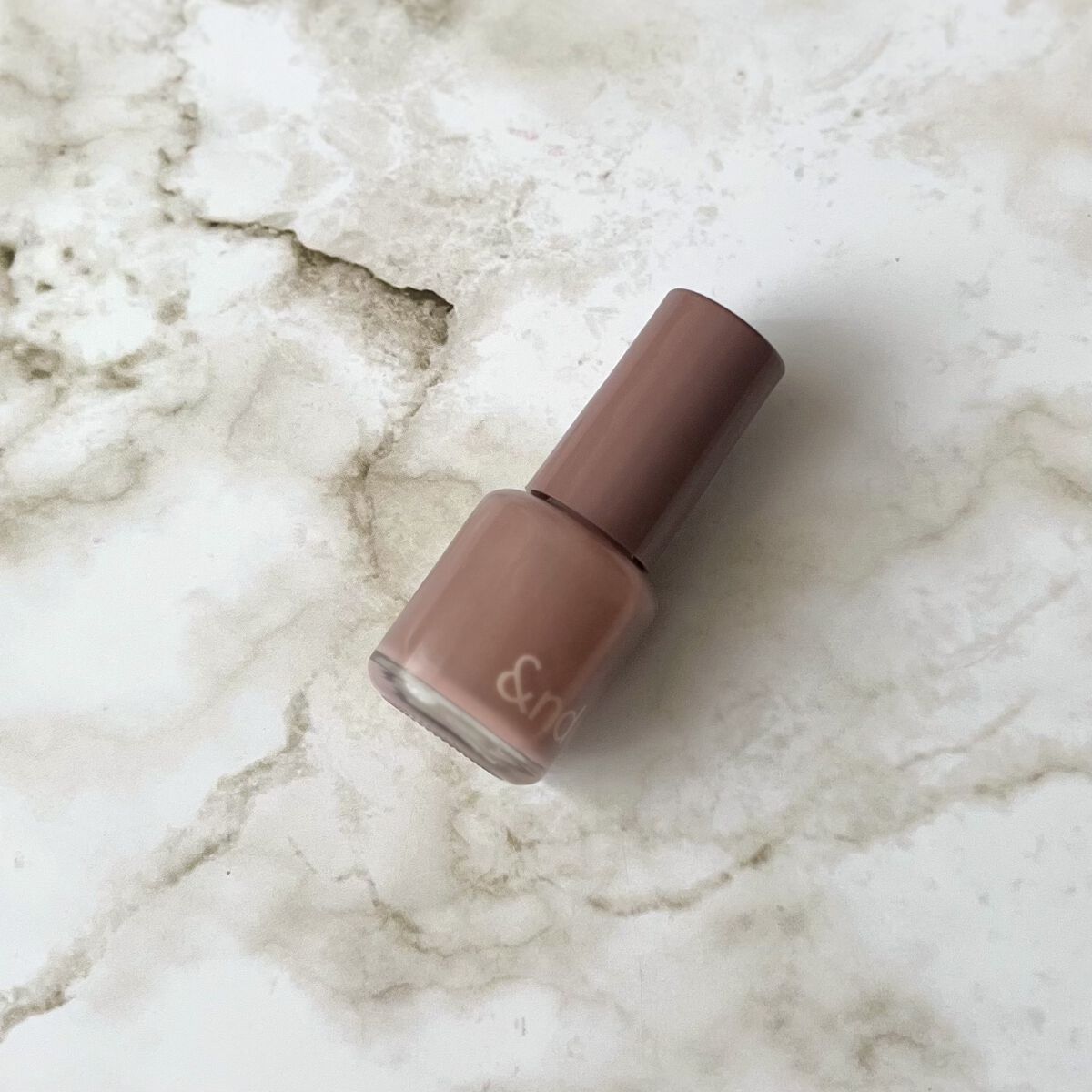 アンドバイロムアンド　グラッシードロップネイル VI01 ミルクベリー/&nd by rom&nd/マニキュアを使ったクチコミ（2枚目）