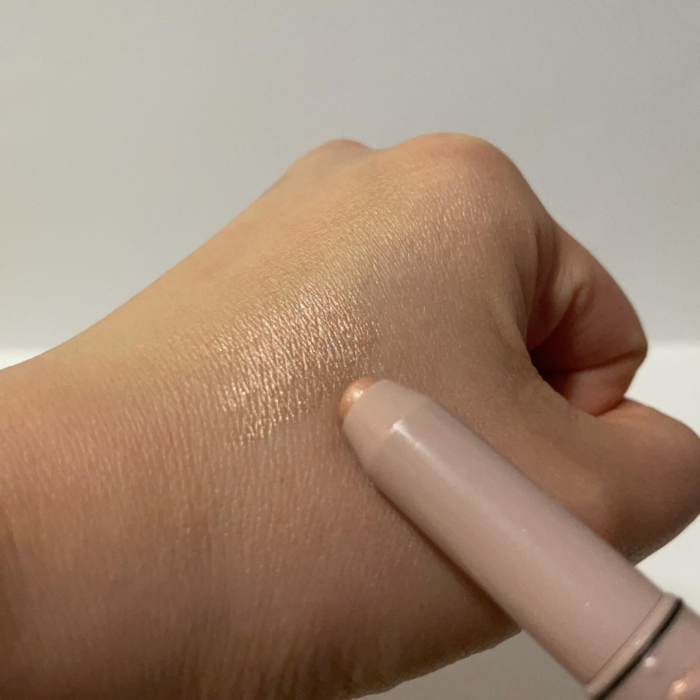 ウォンジョンヨ　メタルシャワーペンシル 01ドリームハグ/Wonjungyo/スティックアイシャドウを使ったクチコミ（3枚目）