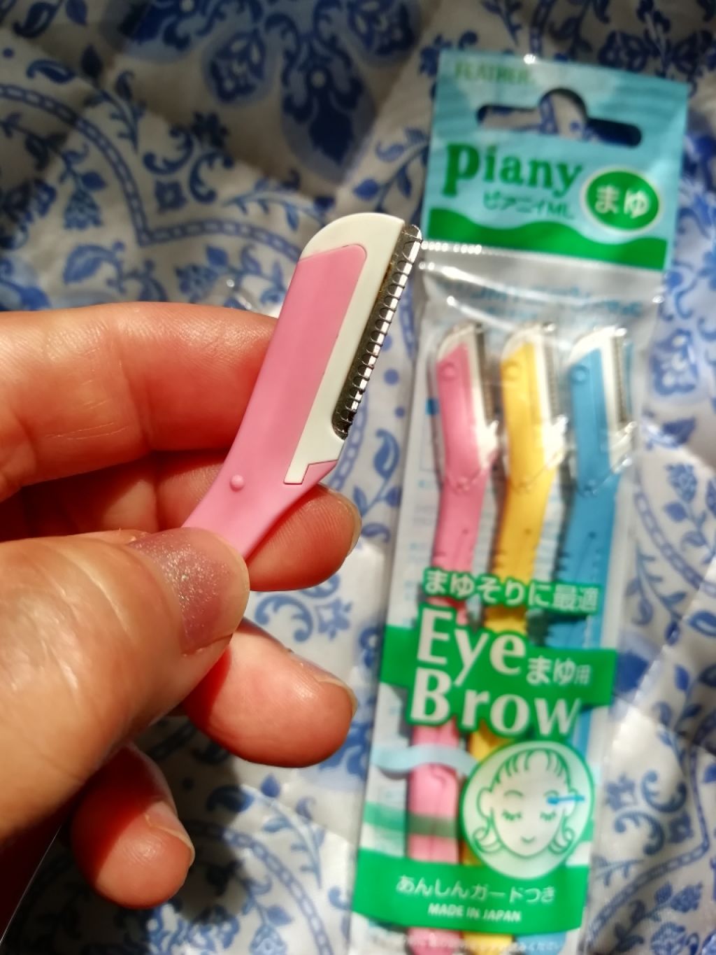 貝印 フェザーピアニィＭＬ まゆのクチコミ「👧　女性の身だしなみ特集②　眉を整えるカミソリ　フェザー　ピアニィ　👧

(⌒‐⌒)　資生堂の.....」（3枚目）