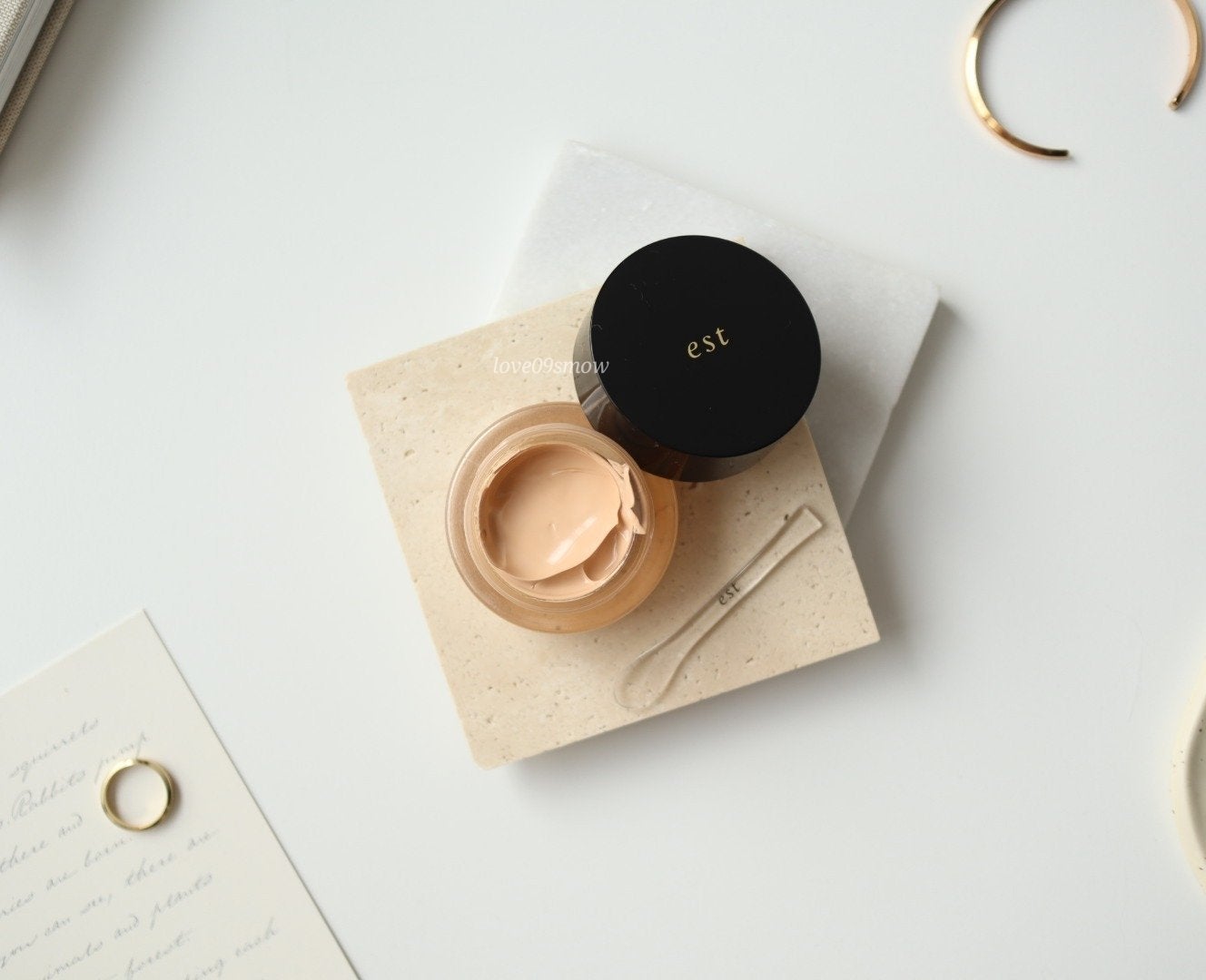 エスト フローレス コンシーリング クリームファンデーション/est/クリーム・エマルジョンファンデーションを使ったクチコミ(2枚目)