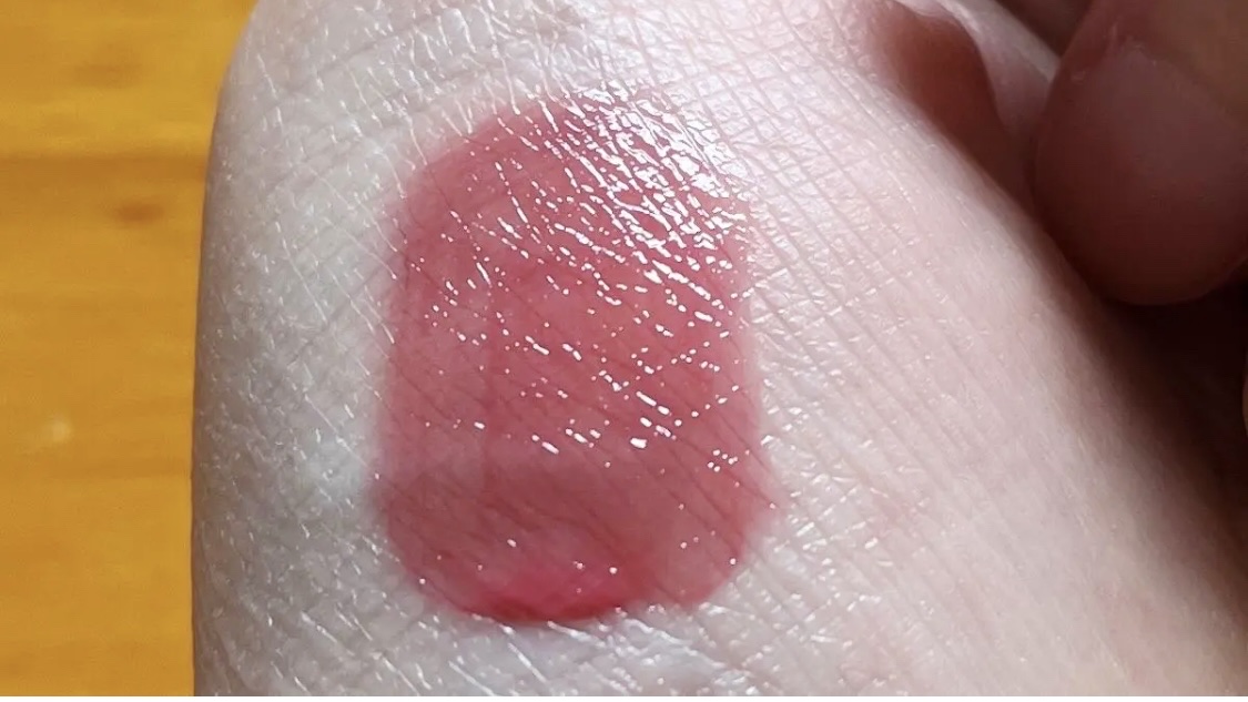 アンドバイロムアンド　グラッシーボムティント PK01 ピンクデアー/&nd by rom&nd/リップティントを使ったクチコミ（3枚目）