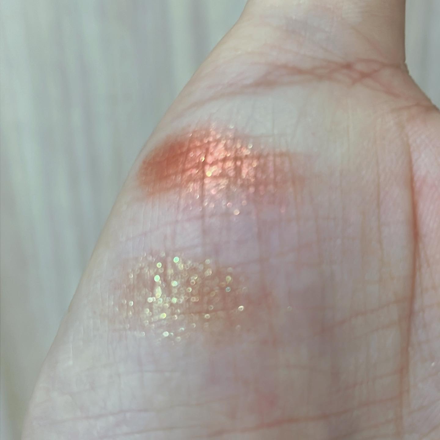 ダズルシャドウ/M・A・C/単色アイシャドウを使ったクチコミ（2枚目）