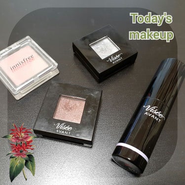 Today's makeup

本日はイニスフリーのマイアイシャドウ マットを使用したふんわりアイメイクにしました。
ヴィセアヴァンのシングルアイカラー006COSMO PRIZMで輝きをプラスし、透明感を出してみました。

1,Aのヴィセアヴァン マルチスティックカラー014DAYDREAM
   をベースとして、アイホール全体に薄く伸ばす。
2,Bのイニスフリーのマイアイシャドウ マットをアイホールのくぼみ
    までのせる。
3,Cのヴィセアヴァン シングルアイカラー018NEO ANTIQUEを
    二重の辺りまでまつ毛のキワからグラデーションになる様に
    のせる。
4,Cを下まぶたのキワに黒目の辺りまでのせる。
5,Dのヴィセアヴァンのシングルアイカラー006COSMO PRIZM
   を上まぶたの黒目の上、下まぶたの目頭から黒目の下辺り
   までのせる。
6,お好みでアイラインをひく。

#イニスフリー#マイアイシャドウマット#ヴィセアヴァン#シングルアイカラー#マルチスティックカラー#アイシャドウ#アイメイクの画像 その0