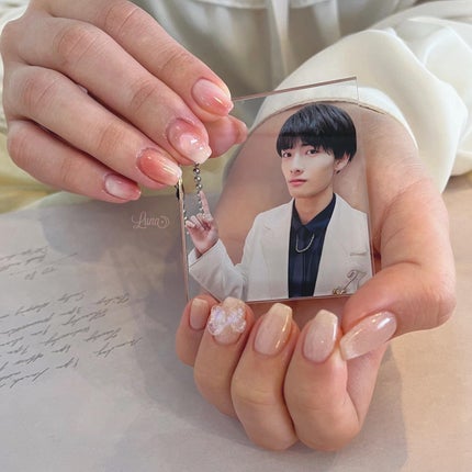 Iuna. Mizuki on LIPS 「.newnail紹介してくれるアクキー🍑☝🏻#nail#nai..」(1枚目)