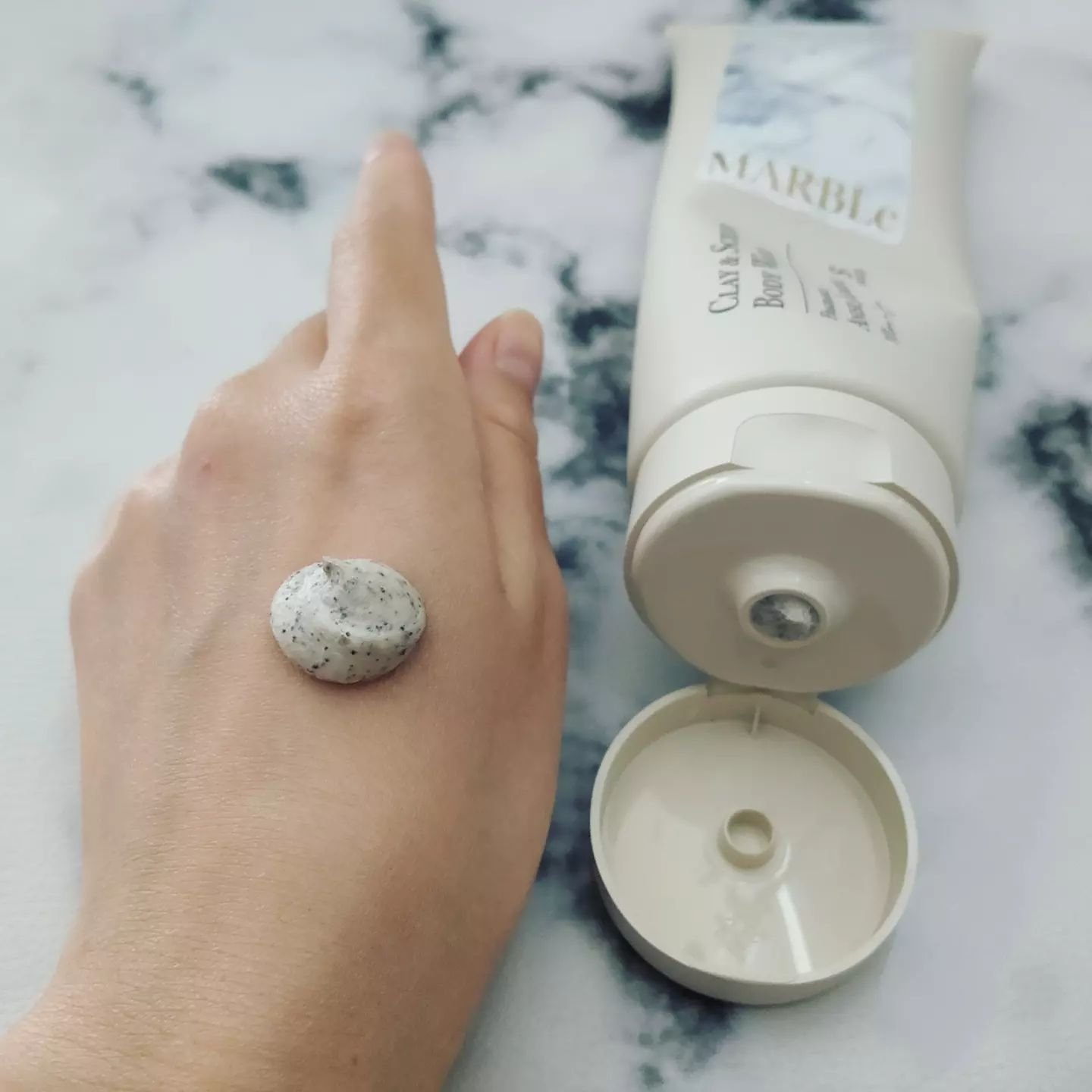 CLAY ＆ SCRUB BODY WASH/SWATi MARBLe/ボディスクラブを使ったクチコミ（3枚目）