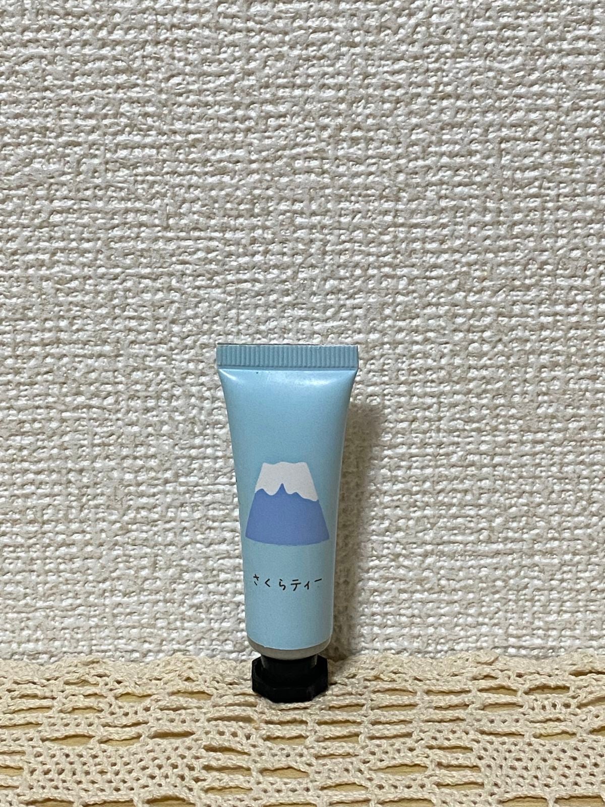 コスメ好きのくま🐻 on LIPS 「開運富士山ハンドクリームさくらティーの香りもう1つとセットにな..」(1枚目)