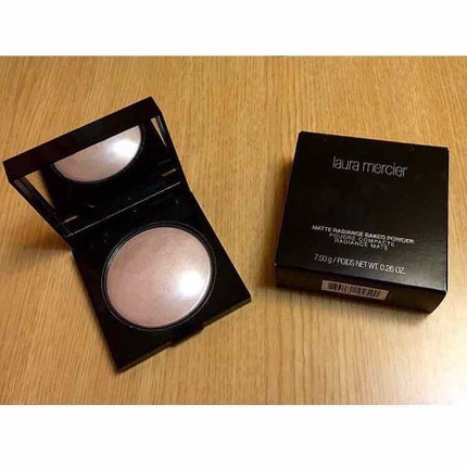 マットラディアンス ベイクドパウダー ハイライト01/ローラ メルシエ/パウダーハイライトを使ったクチコミ(1枚目)