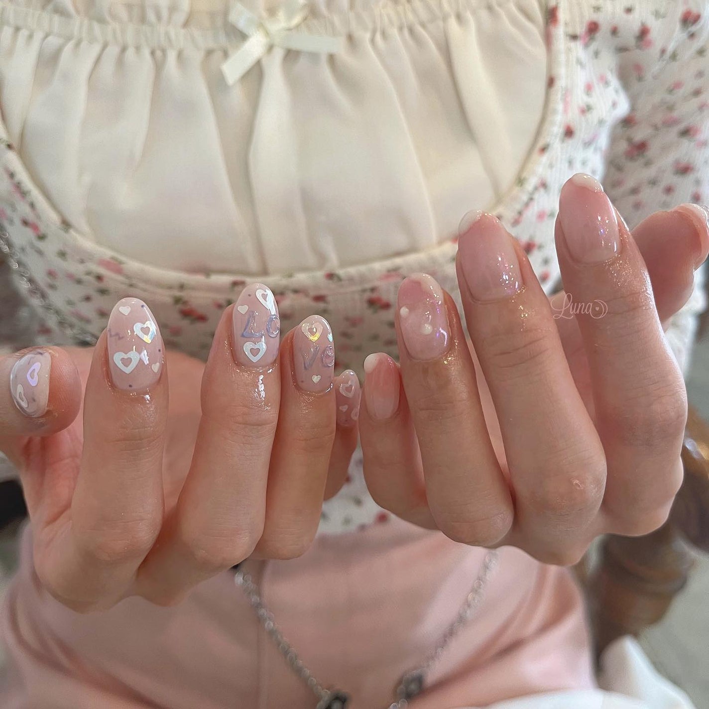 Iuna. Mizuki on LIPS 「.片手はお揃いにしてくださいました💞#nail#nailsta..」(1枚目)