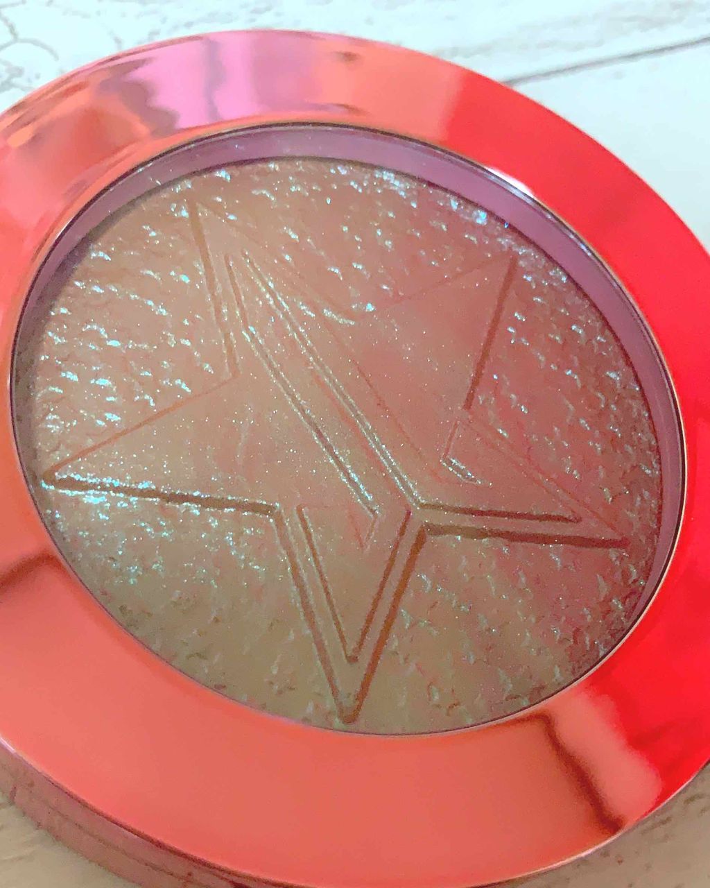 Jeffree star supreme frost/Jeffree Star Cosmetics/パウダーハイライトを使ったクチコミ（1枚目）