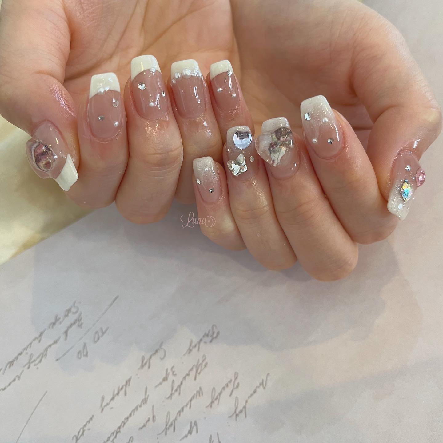 #ジェルネイル,#ワンカラーネイル,#ニュアンスネイル,#うるうるネイル,#ちゅるんネイル,#シンプルネイル,#パーツネイル,#透け感ネイル,#クリアネイル,#ぷっくりネイル,#ちぐはぐネイル,#韓国ネイル,#きらきらネイル,#うるつやネイル,#フレンチガーリーネイル,#天使ネイル,#ホワイトネイル,#フレンチネイルのネイルデザイン