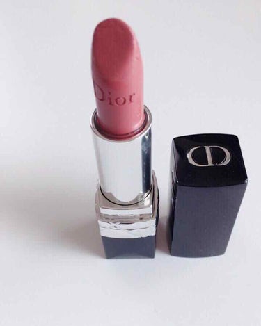 Dior
ルージュディオール414サンジェルマン💄


落ち着いたピンクベージュで肌なじみが良くてお気に入り💕
持ちもいい感じ🙆‍♀️