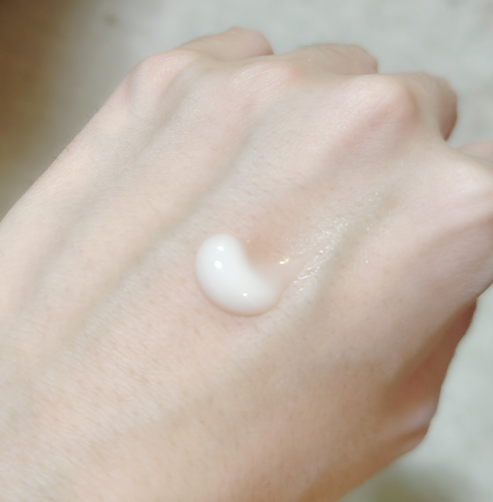 HILLSハンドネイル美容クリーム Luxury/HILLS JAPAN/ハンドクリームを使ったクチコミ（2枚目）