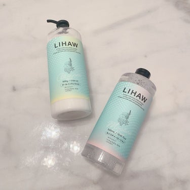 ＼LIHAW オールインワンジェル／

乾燥と肌荒れケアをしてくれるスキンケアブランドのLIHAW。

4種のCICAエキスと植物エキスで乾燥や肌荒れを防ぎ、セラミドでバリア機能をサポートしてくれるよ。

有機JAS栽培で作られたレモングラスなどの精油の香りでスッキリ癒されながらケアできるよ。

ジェルのテクスチャーはもっちりだけどべたつかず保湿してくれる感じ。

大容量なので気兼ねなくたっぷり使えるし、ボディケアにもOK。

オシャレなデザインなので置いてあるだけで可愛いのも嬉しいポイントです♪

#lihaw #cica #肌荒れ #乾燥 #スキンケア  #目指せ透明感  #このスキンケアしか勝たん の画像 その2