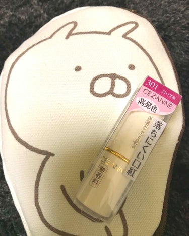 ジュースを買いに、薬局へ行った際、化粧品コーナーにていいな✨と思い購入しました💋
全部の色を手に出してみて、302が合うかなと思いこちらを購入✨

蓋も可愛いです☺️

購入した薬局では、518円(税込