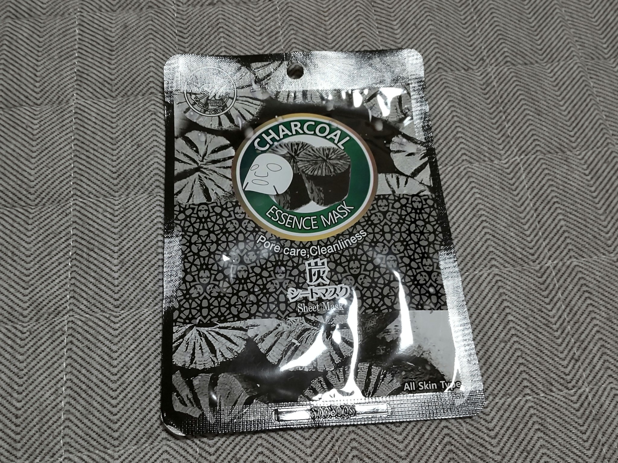 ねぴこのクチコミ「🫧MITOMO　チャコールシートマスク🫧

LIPSで仲良しのぷぅぴぃさんから頂きました！！！.....」（1枚目）