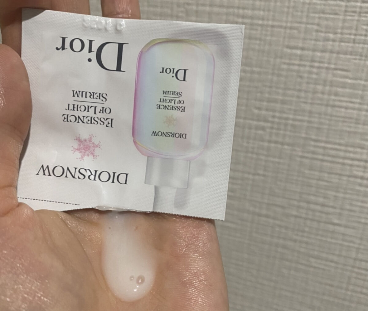 【旧】スノー アルティメット エッセンス オブ ライト/Dior/美容液を使ったクチコミ（3枚目）