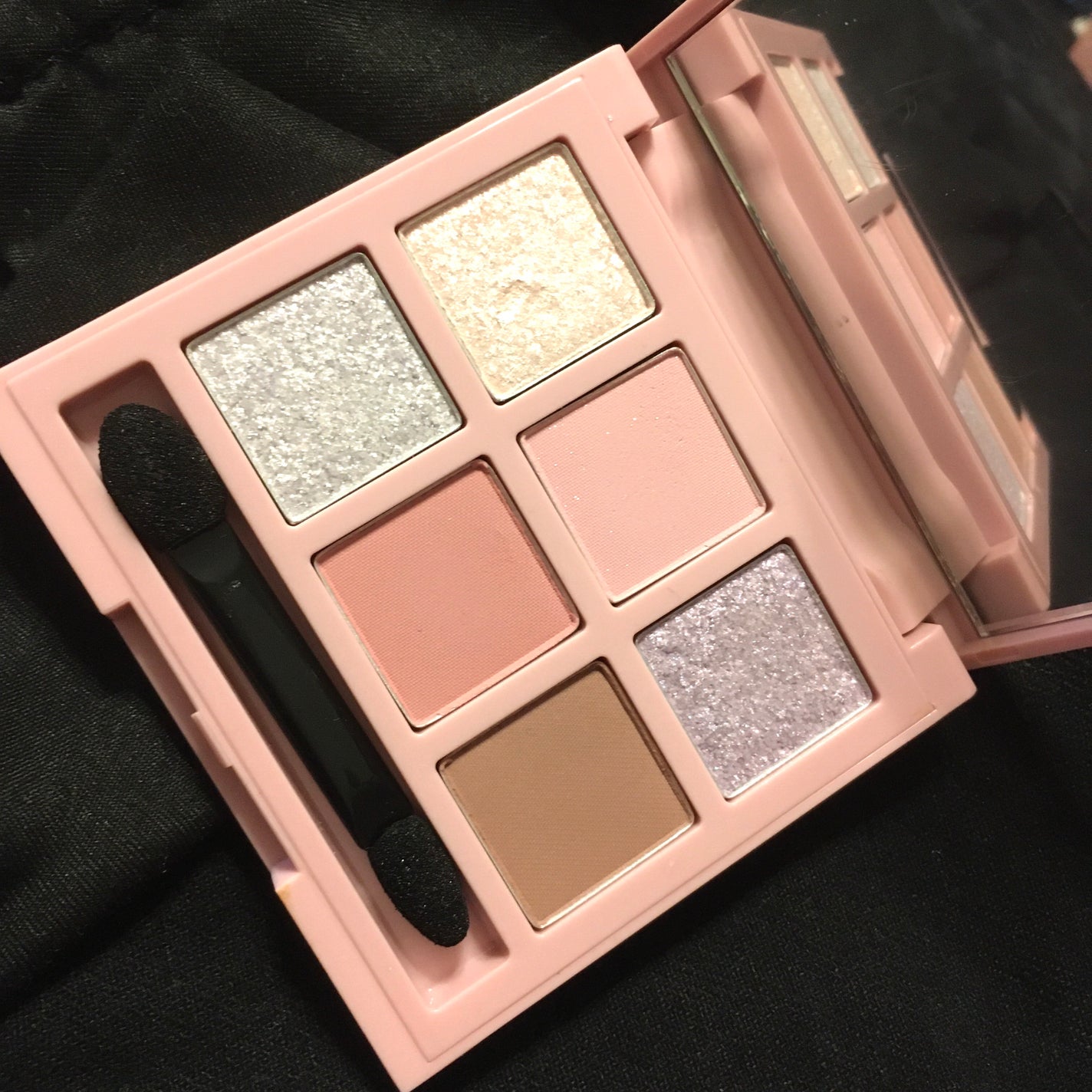 NeNe☘️ on LIPS 「エチュード♡PlayColorEyesマット、ほんのりラメ、グ..」(1枚目)