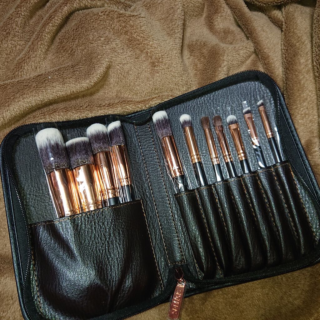 貴族のゴールド メイクブラシ11本セット 化粧ポーチ付き/SIXPLUS/メイクブラシを使ったクチコミ（2枚目）