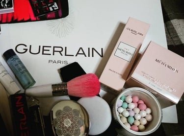 GUERLAIN メテオリット ビーユのクチコミ「ゲランのメテオリット💄艶肌になります。
デパコスデビューのコスメでした♥️
6年前くらいに買っ.....」（1枚目）