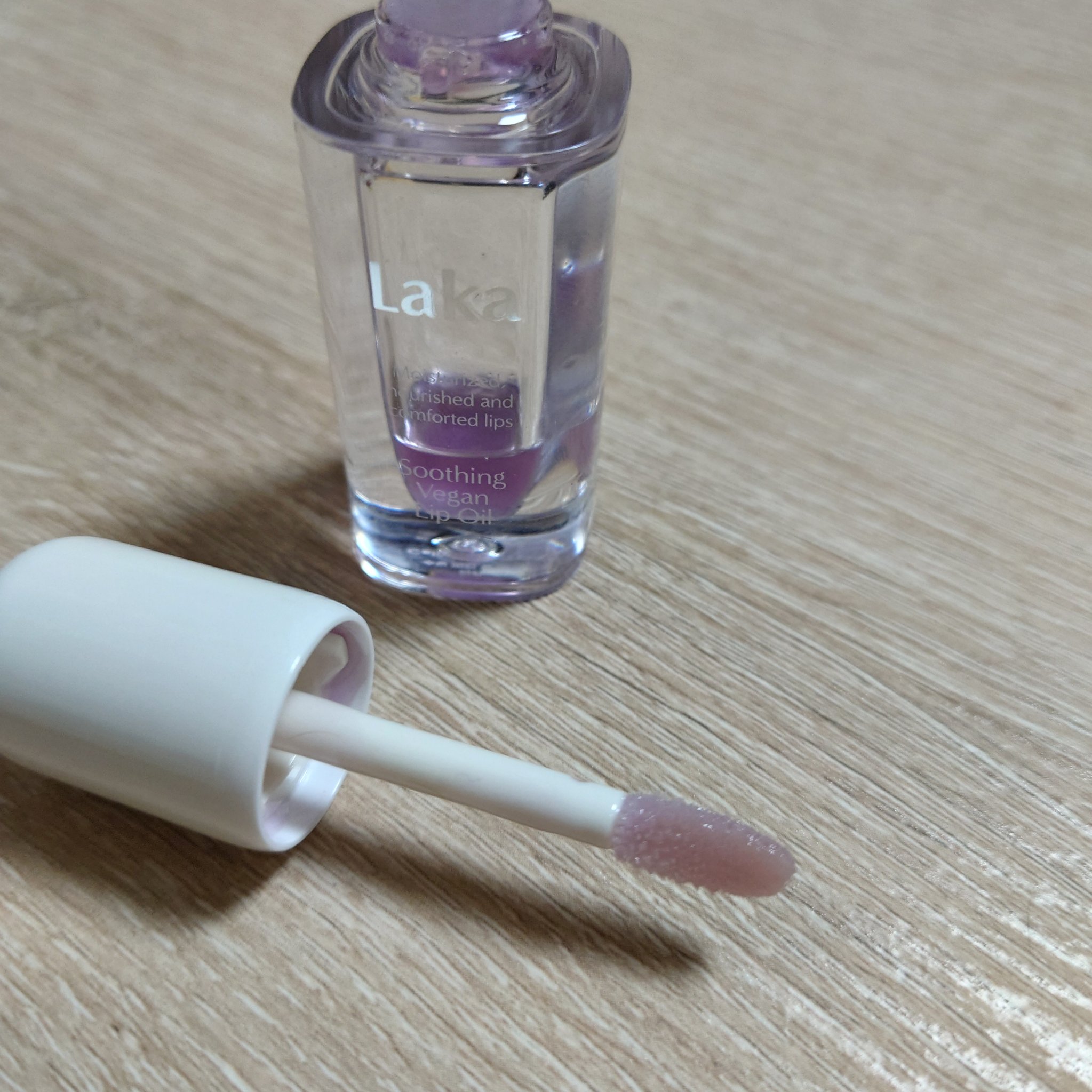 スージングヴィーガンリップオイル カーミングパープル/Laka/リップオイルを使ったクチコミ（2枚目）