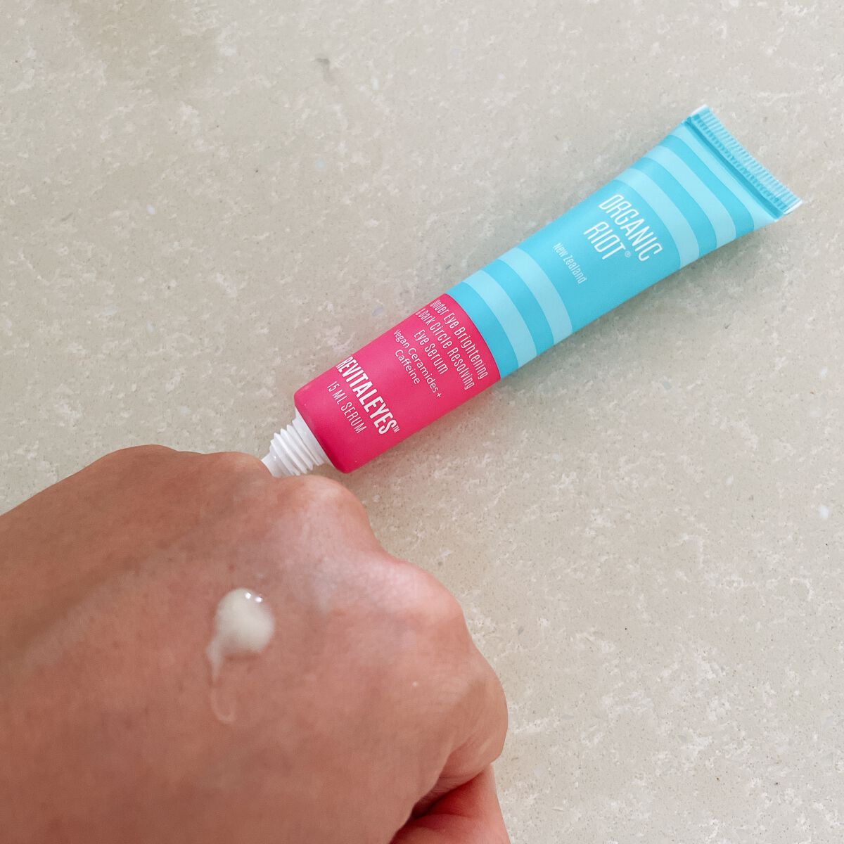 リバイタルアイズ アンダーアイセラム/ORGANIC RIOT/アイケア・アイクリームを使ったクチコミ（2枚目）