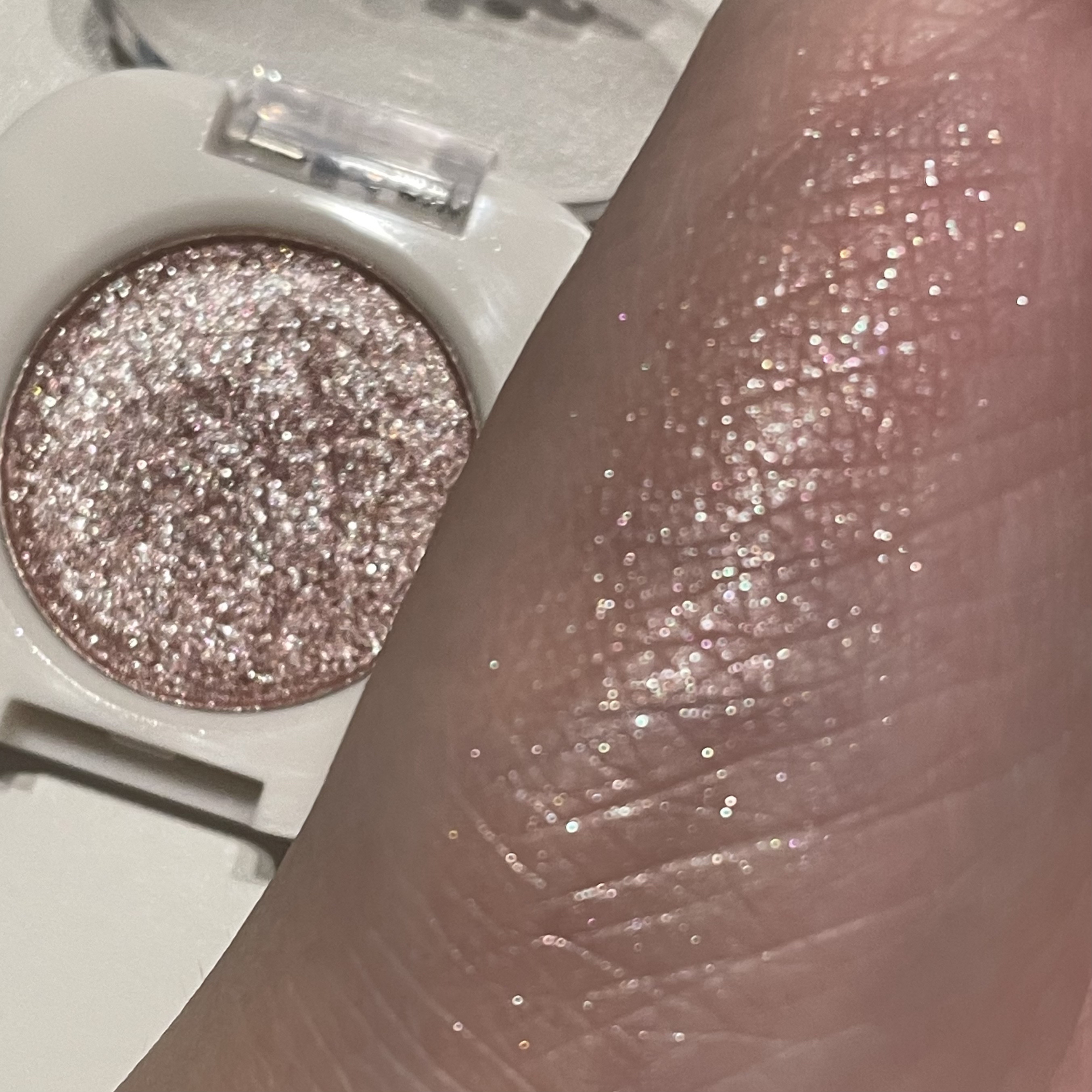 モノアイシャドウ 923 チャンス/Laka/単色アイシャドウを使ったクチコミ（2枚目）