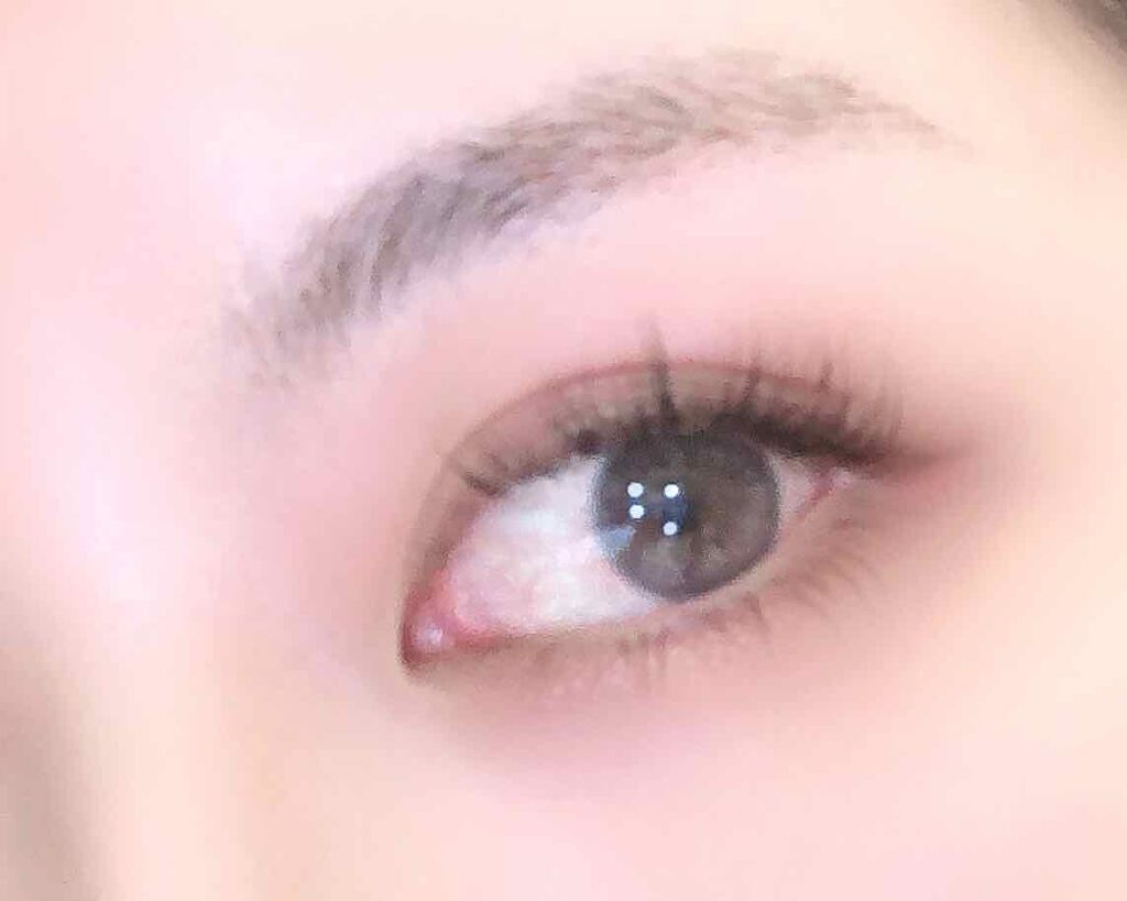 エマーキット！
気になってたので使ってみました。

約2ヶ月で誰に会ってもマツエクだと間違われるレベルの長さになりました！
付けすぎ注意は、あながち間違いじゃないです。付けすぎたりすると、目の周りが赤く色素沈着っぽくなります。2、3日付ける