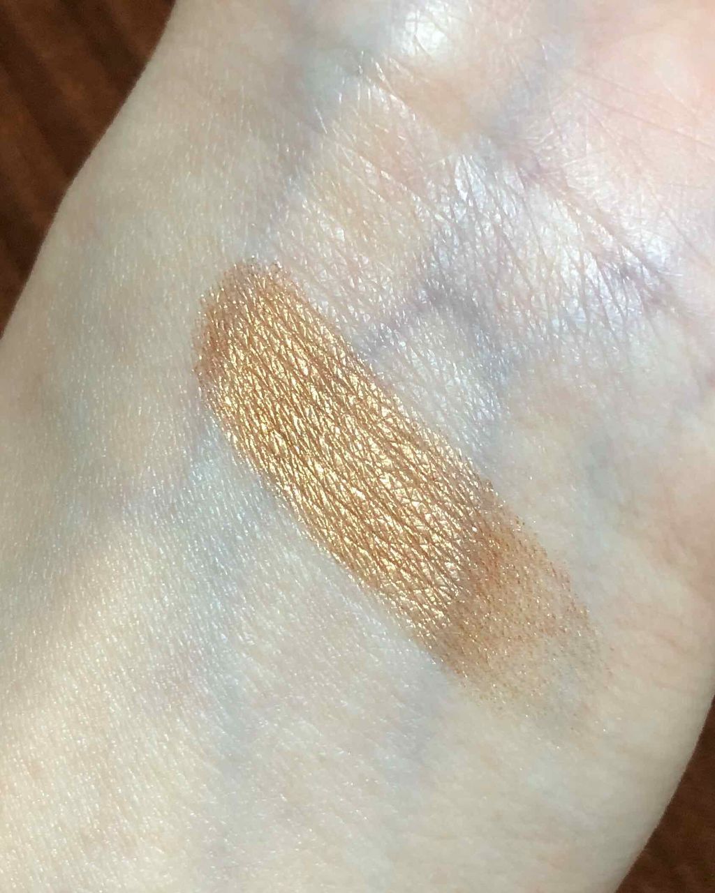 スモール アイシャドウ アンバー ライト/M・A・C/単色アイシャドウを使ったクチコミ（3枚目）