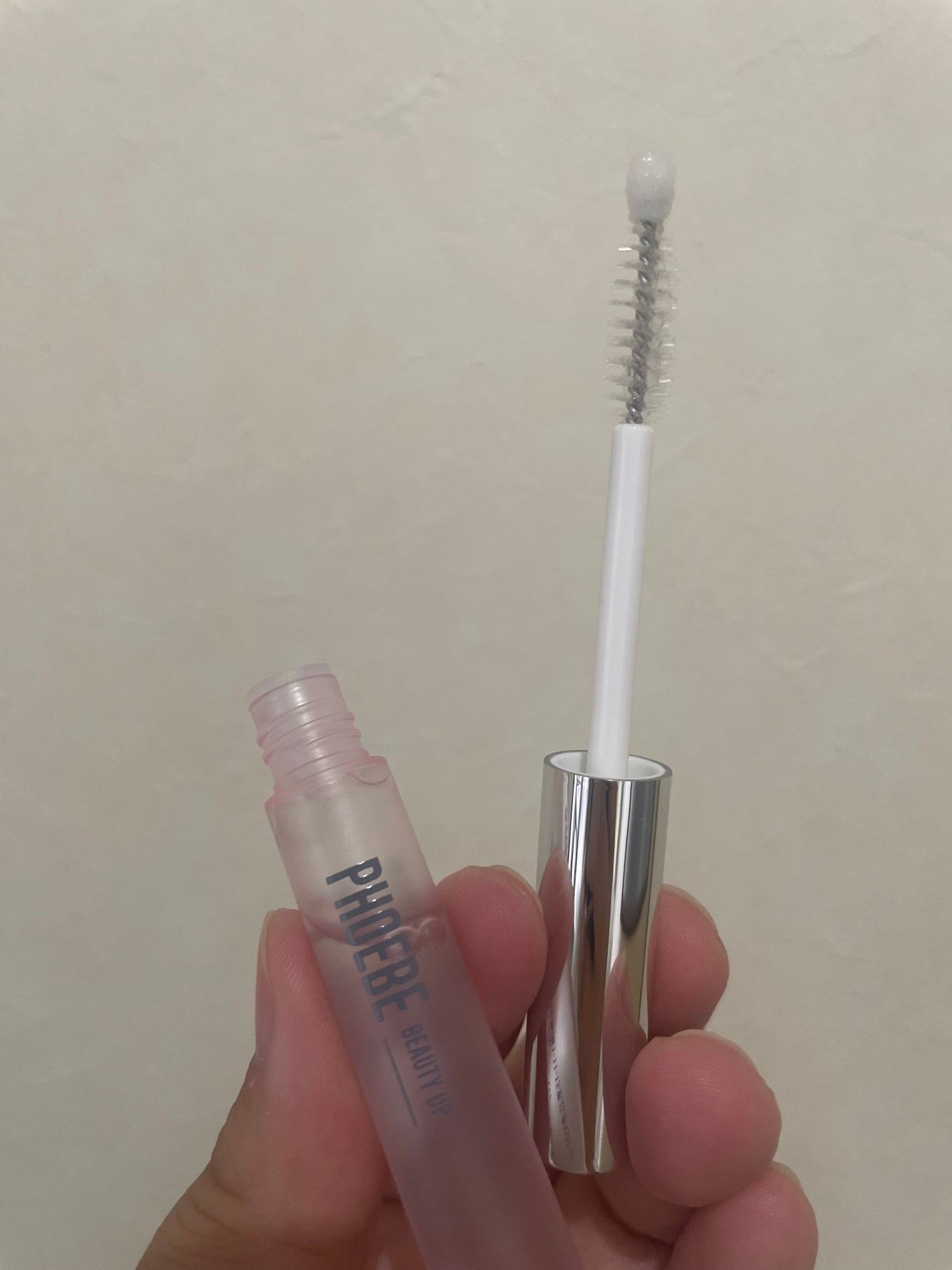 Eiko Tamura on LIPS 「サラリとしたみずみずしいテクスチャーで、ブラシだけでなく、先端..」(1枚目)