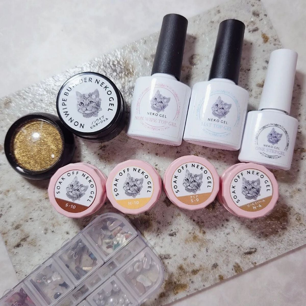 e_nails//フォロバ◎//ネイルとコスメ好きママ on LIPS 「@neocolle_gram今回はネコジェルコンテナタイプとボ..」(4枚目)