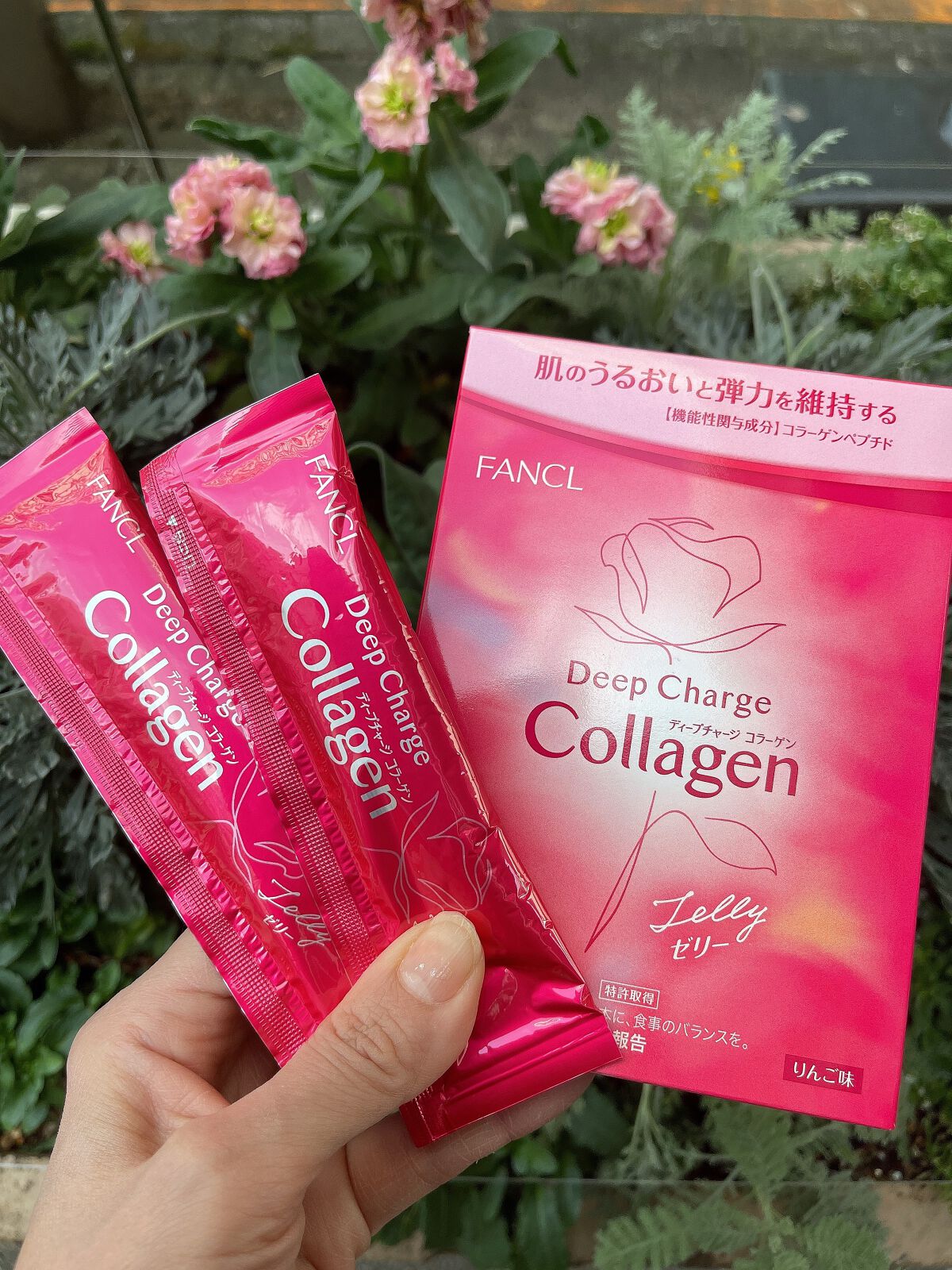 コラーゲン補給にドリンク、
ゼリーいろいろありますが
ゼリー系でお気に入りが
ファンケル のこちら！

モチモチして食べやすく、
1本にコラーゲンペプチドが3,000ｍｇ
配合されてます。
こちら、
届出表示にコラーゲンペプチドが含まれ、
