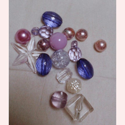 綾香/黒枢夜斗kurosunaito on LIPS 「こんにちは綾香です|´-`)チラッメイクブラシ収納用にワイング..」(4枚目)