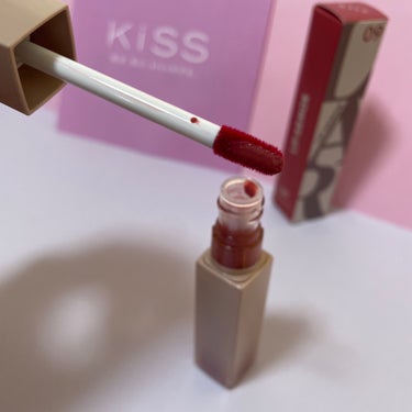 キス新色💋　くすみローズのリップレビュー。


────────────

　　　　　KiSS

────────────

キス様@kiss_cosmetics の
Xキャンペーンに当選し
リップアーマー　新色・フレンチロココを
頂きました✨

ー使用感ー
上品なくすみローズのティントで
とっても可愛らしい色味🌹
じんわり発色で
特にブルベ夏らしいカラーでした😊
青みは控えめなので誰でも使いやすそう◎

水々しいティントなので
上唇にはあんまり色が乗らなかった😂
ありがとうございました🌸


♡リップアーマー
09 フレンチロココ

 #PC別推しリップ の画像 その2