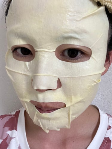 MEDICUBE ディープビタ Cマスクのクチコミ「◼️MEDICUBEディープビタ Cマスク
.
シートが独特な濃密感ある素材で、お顔全体をトロ.....」（2枚目）