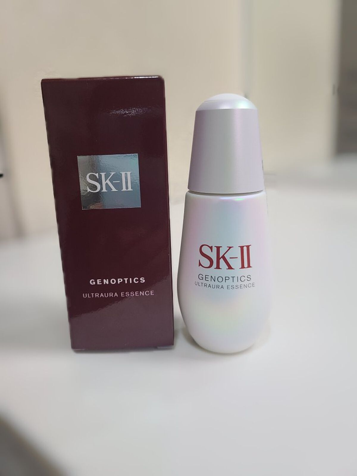 ☆SK-II
☆ジェノプティクス ウルトオーラ エッセンス
☆50ml
☆￥26400(税込)

美白美容液。
夏のスキンケアは本当にこれ！

SK-IIはお値段だけあって本当に良いんです。
でもお財布には厳しい💦

ライン使いしたいんで