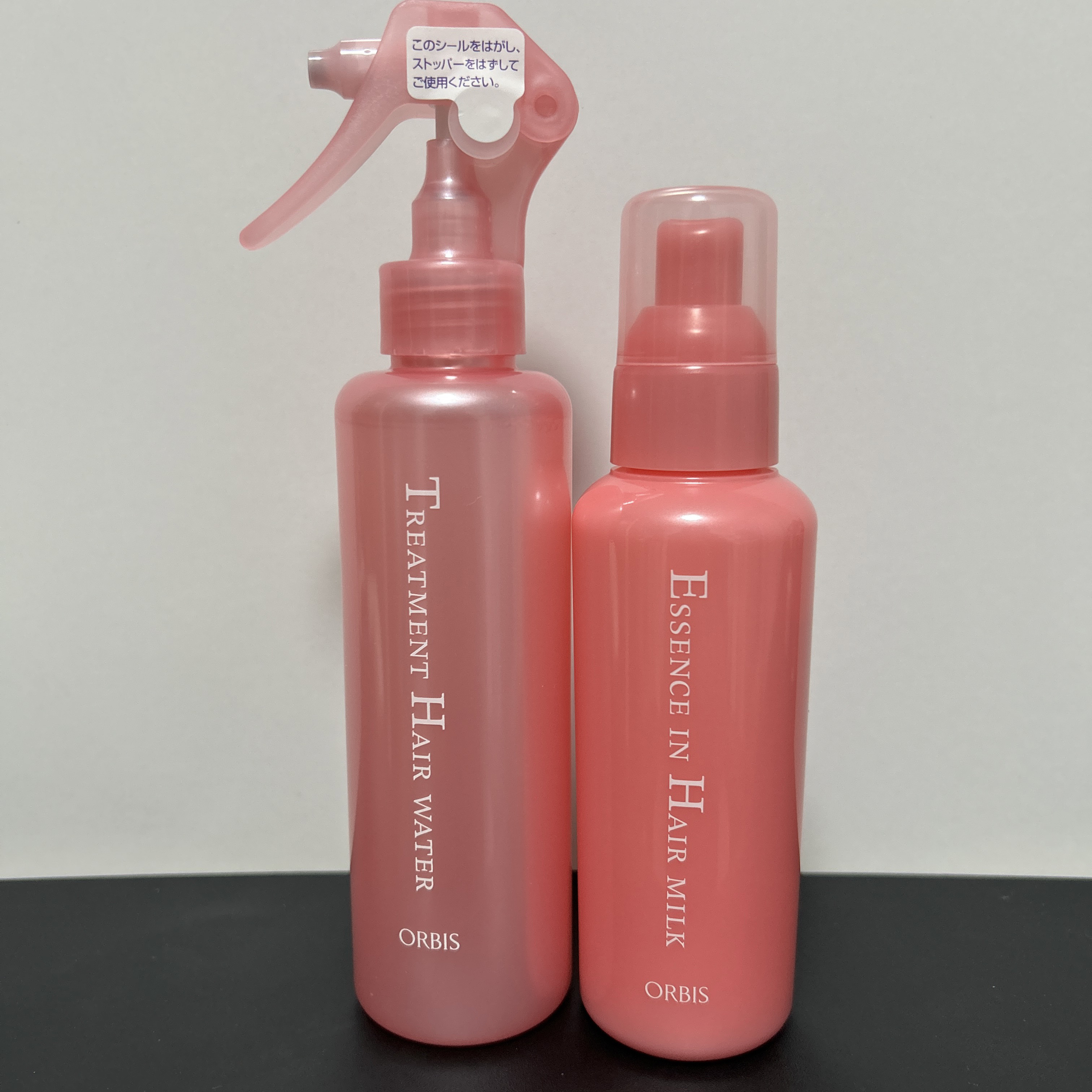 ★オルビス トリートメントヘアウォーター
★オルビス エッセンスインヘアミルク

バズトリートメントとして人気なこちらの2点を使ってみました。

初めはミルクのみ買う予定でしたが、2つ使うといいというレビューをみてヘアウォーターも。
併用し