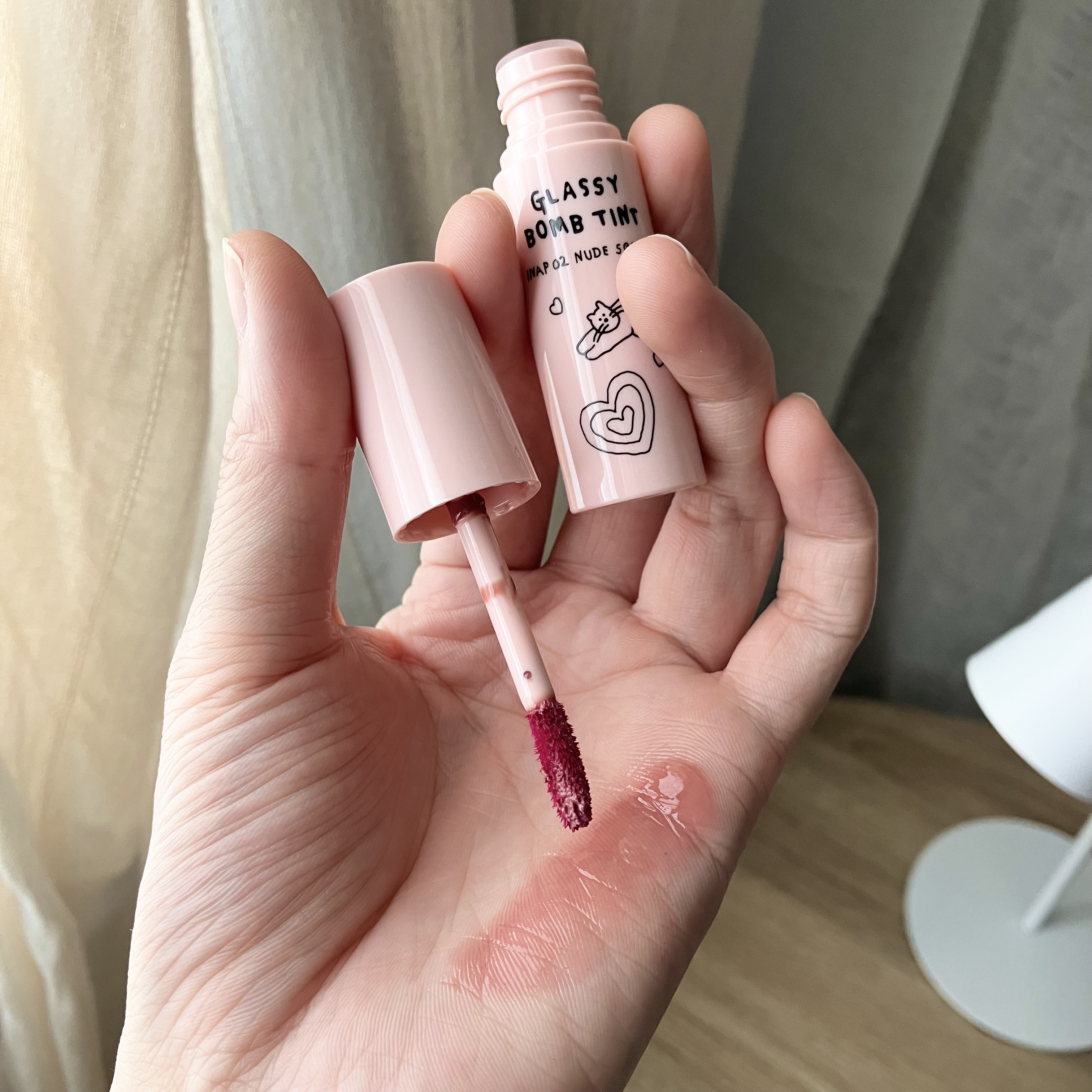 グラッシーボムティント INAP02 ヌードスクエア/&nd by rom&nd/リップティントを使ったクチコミ（1枚目）