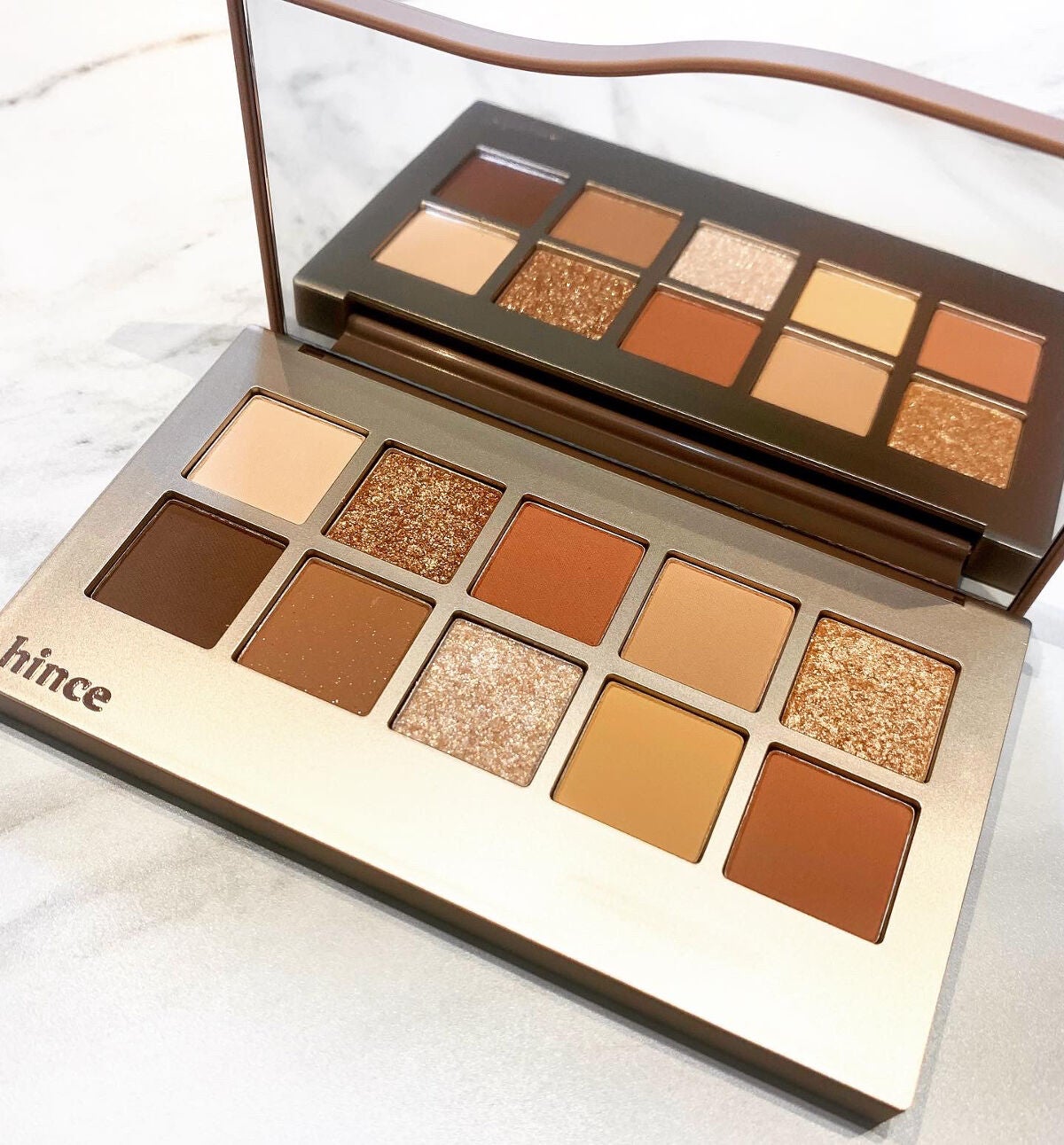 tomo on LIPS 「hinceニューデップスアイシャドウパレット05NEWBEGI..」(1枚目)