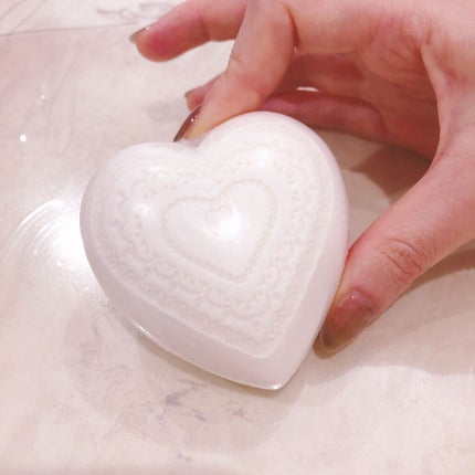 shiny_perfume_5s2c on LIPS 「もらいもの🌟形がハートで可愛い石鹸💕匂いはザ・いい女笑なんか高..」(1枚目)