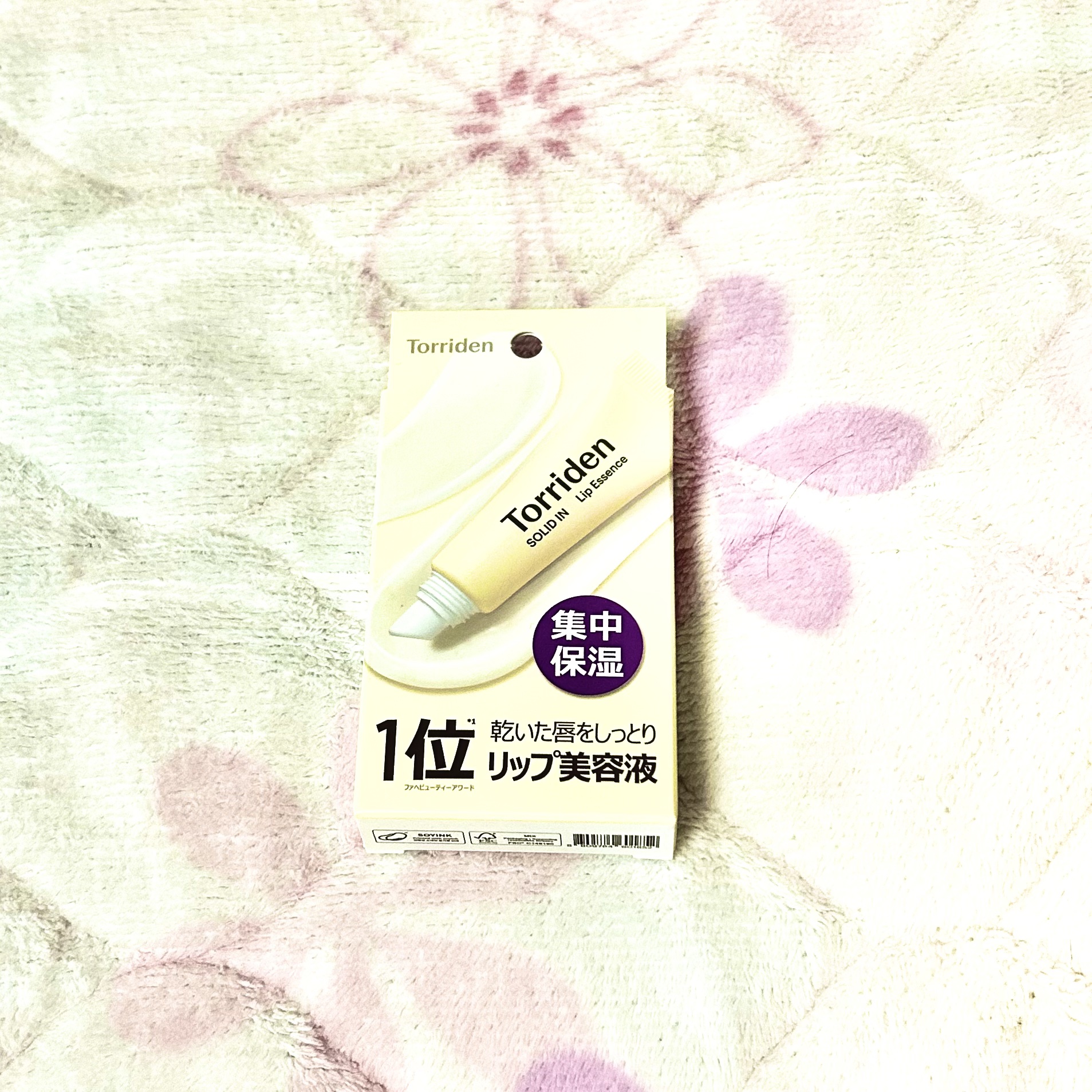 先端は斜めになっているので塗りやすいです。
塗ったらしばらくは塗り直しがいらないほど保湿されます！ただワセリン特有の匂いが気になる方はいるかもしれません…！#保湿リップ #Torriden
#ソリッドインリップエッセンス