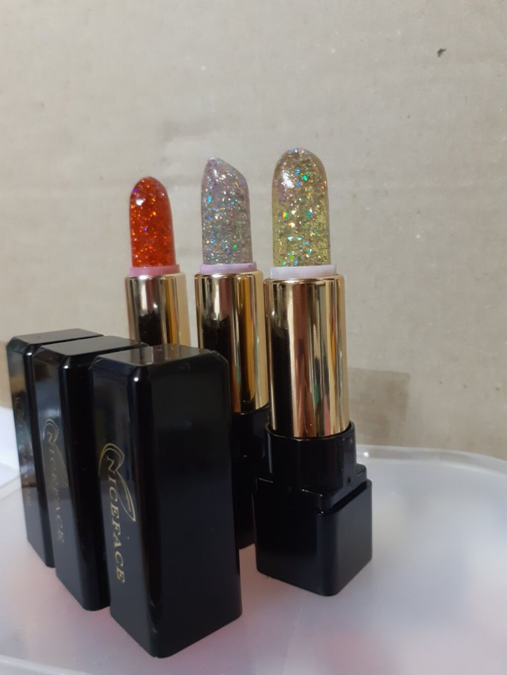 あおい on LIPS 「最近、購入しました。キラキラの温度とかで、リップの色味がかわる..」(2枚目)