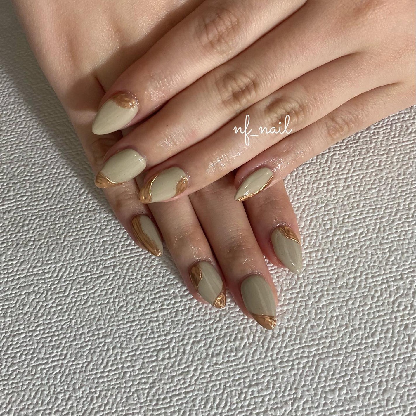 Natsumi◎nailist on LIPS 「nuance.うねうねミラー🪞.#ネイル#ネイルデザイン#..」(2枚目)