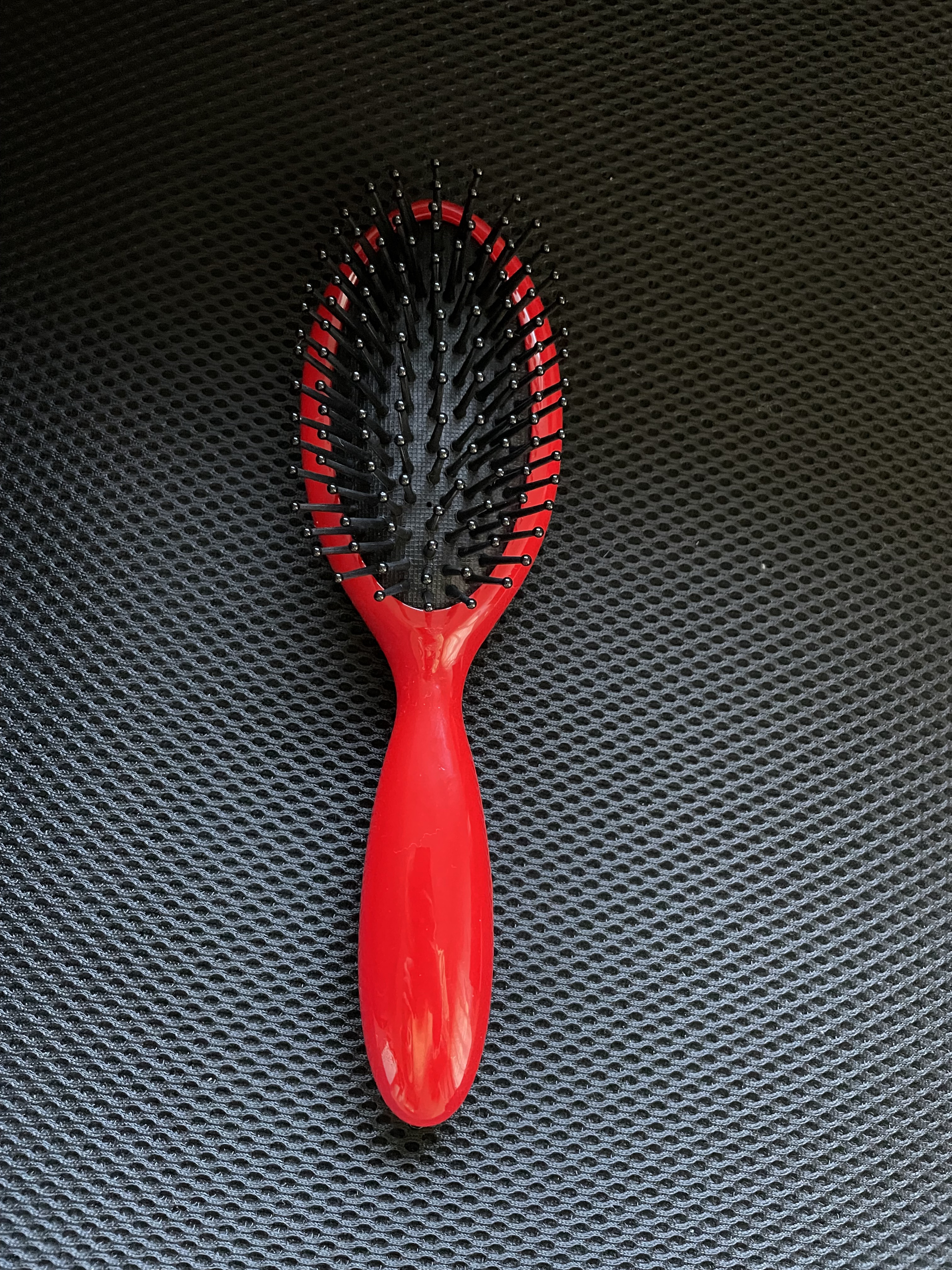 魔女の宅急便 キキの赤いヘアブラシ/どんぐり共和国/ヘアブラシを使ったクチコミ（2枚目）