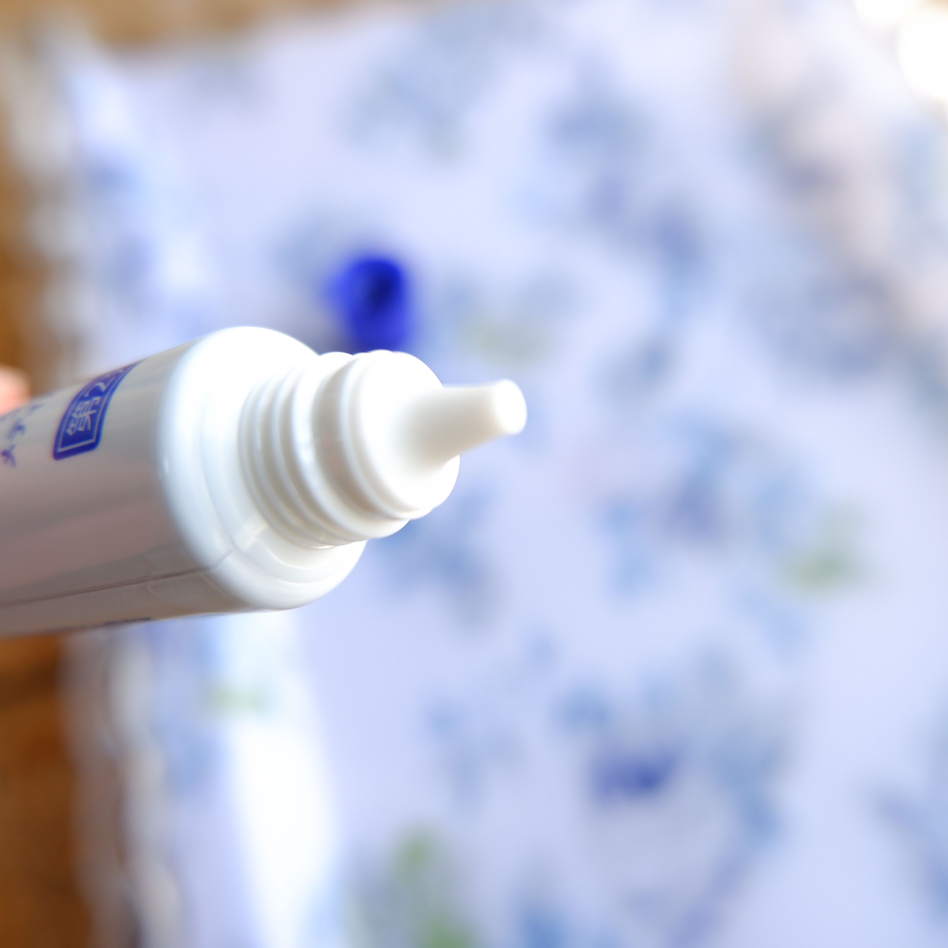 マキロン  マキロン アクネージュ メディカルクリーム	(医薬品）	のクチコミ「ニキビの炎症を抑え、ニキビの原因菌をしっかり殺菌するクリームです。

細口チューブなので、ピン.....」（2枚目）