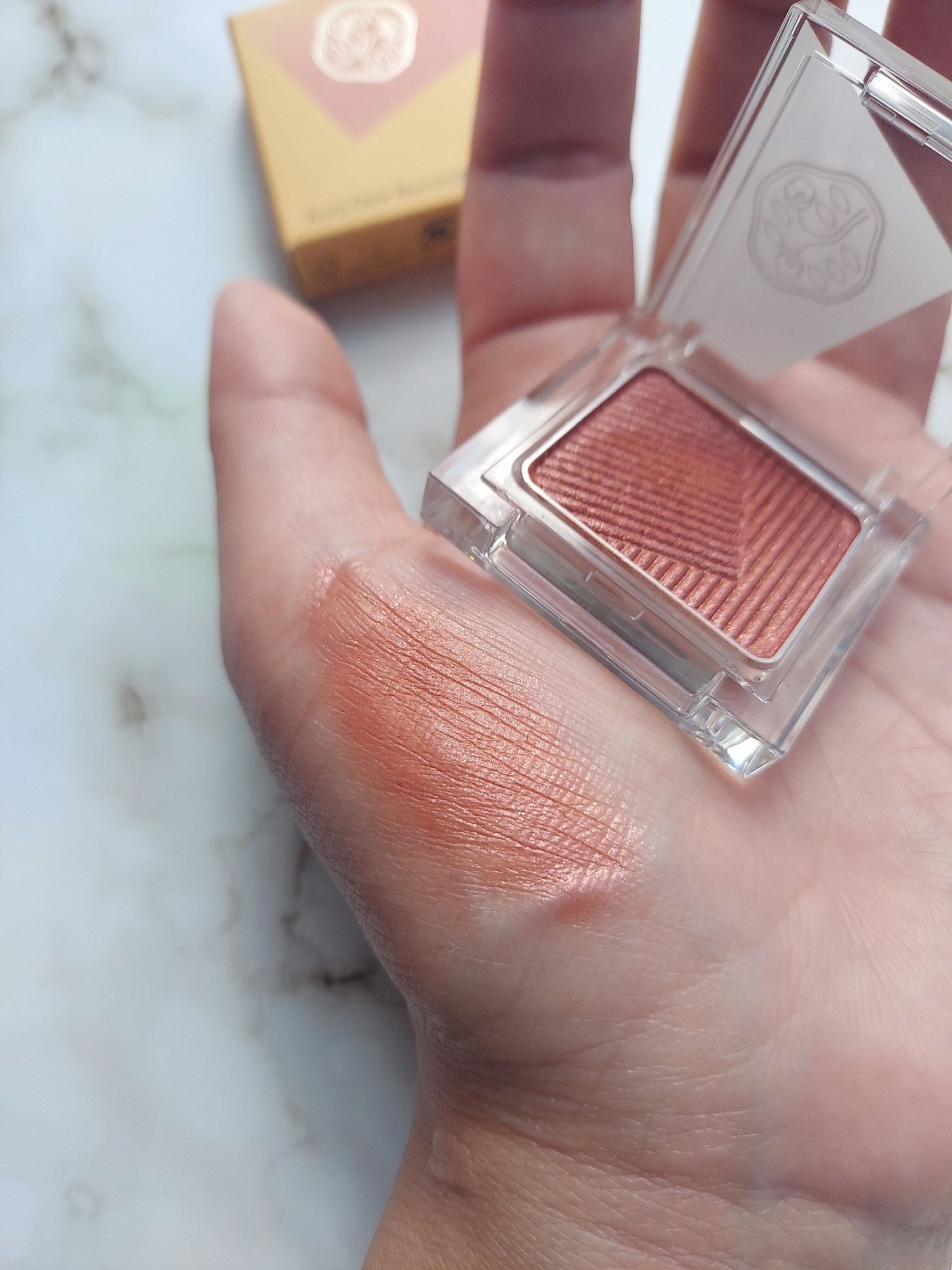 オーラデュウ プリズム イルミネーター ピコ 06 雀色時/SHISEIDOザ・メーキャップ/単色アイシャドウを使ったクチコミ（2枚目）